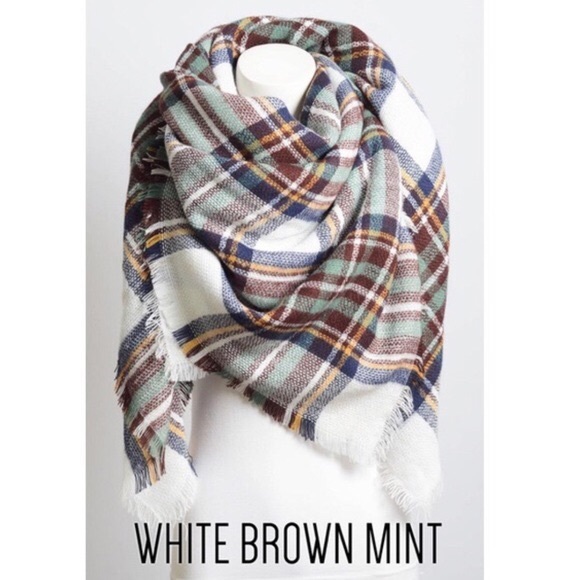 ✨New! Winter Wonder Plaid Blanket Scarf (1 left❗️) - Picture 3 of 4